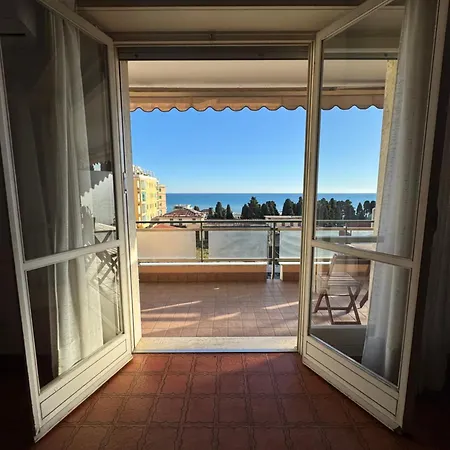 Ampio Vista Mare, A 250 M Dalla Di Apartmán